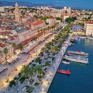 Deluxe Splatin , Split Croatia